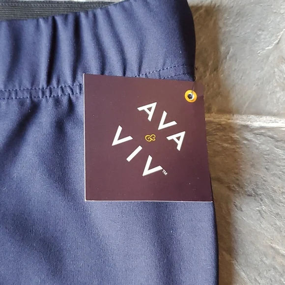 Women's Plus Size Mid-Rise Pull-On Ponte Pants with Comfort Waistband - Ava &ViV - Picture 2 of 4